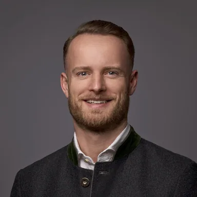 Porträt von Christopher Bursch